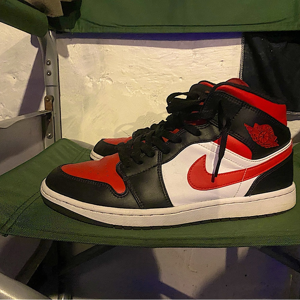 Jordan 1 Mids